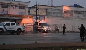 Ecuador traslada a los primeros 300 presos a una megacárcel tras matanza