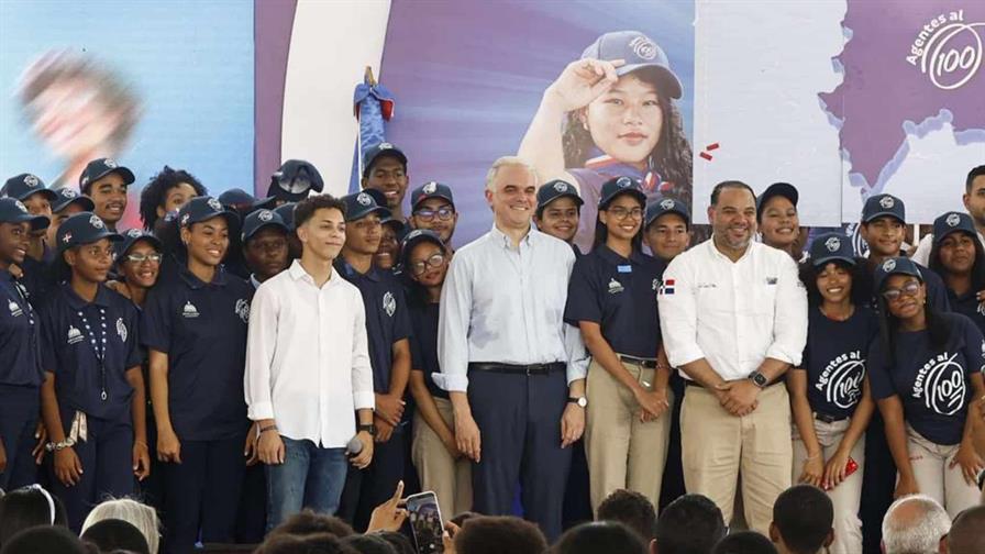 El Minerd gradúa a los primeros jóvenes del programa "Agentes al 100" El Minerd gradúa a los primeros jóvenes del programa "Agentes al 100"