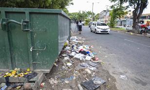 La niña encontrada junto a contenedor de basura murió ayer en su vivienda