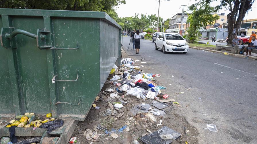 La ni&ntilde;a encontrada junto a contenedor de basura muri&oacute; ayer en su vivienda