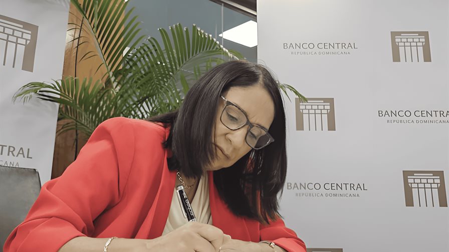 La periodista Vivian Jiménez pone a circular el libro de cuentos La mujer del río La periodista Vivian Jiménez pone a circular el libro de cuentos La mujer del río