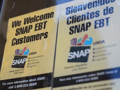 Jueza reprende a la Casa Blanca por emitir beneficios SNAP
