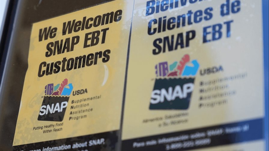 Jueza reprende a la Casa Blanca por presionar a estados que emitieron beneficios SNAP