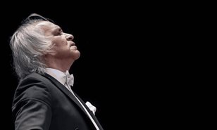 Orquesta y director, los solistas de la noche de clausura de la Temporada Sinfónica 2025