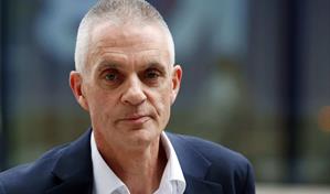 El director general saliente de la BBC pide al personal luchar por su periodismo