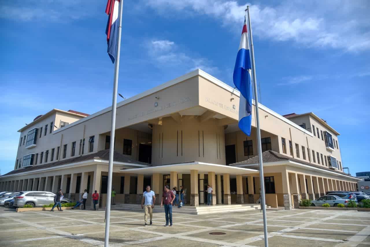 Fachada del Palacio de Justicia de Puerto Plata.