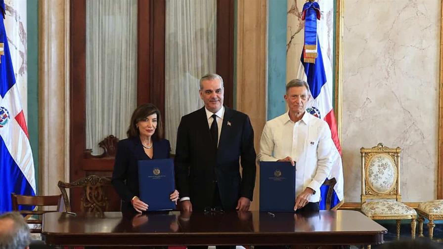 Abinader y gobernadora Kathy Hochul firman acuerdo para fortalecer cooperaci&oacute;n entre RD y NY