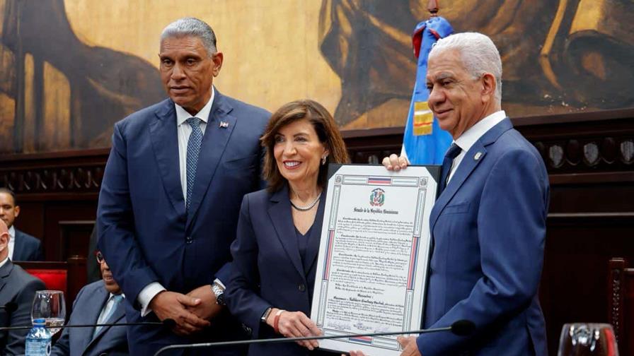 La gobernadora de NY denuncia "estrés enorme" de dominicanos por deportaciones y promete protección La gobernadora de NY denuncia "estrés enorme" de dominicanos por deportaciones y promete protección