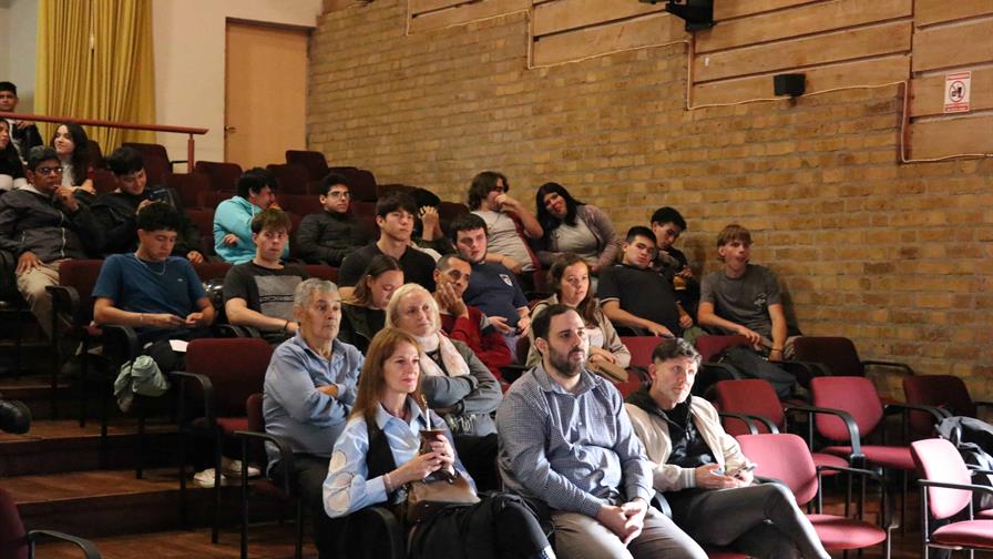 Alem celebra el crecimiento de su comunidad juvenil con proyectos que inspiran y conectan