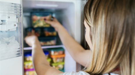 ¿Cuánto aguanta la comida en el congelador si se va la luz? Trucos para no perderlo todo