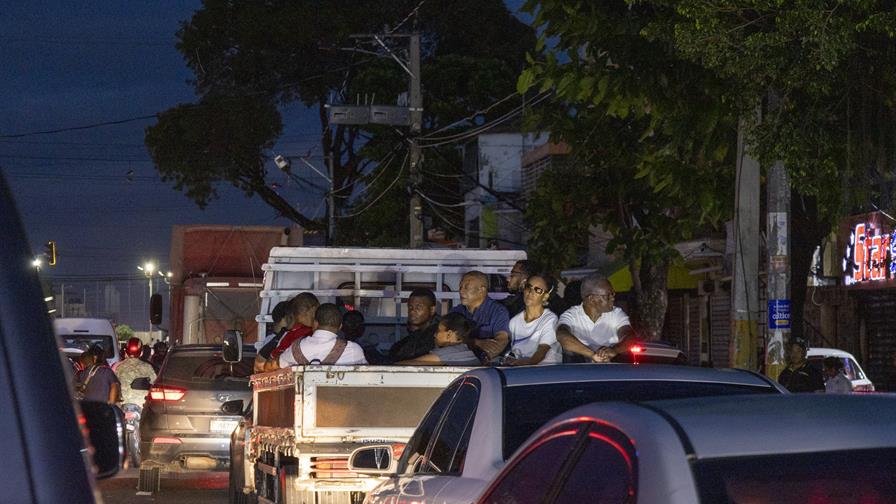 Gobierno restableció sistema eléctrico nacional a las 2:20 am; tras apagón que paralizó al país Gobierno restableció sistema eléctrico nacional a las 2:20 am; tras apagón que paralizó al país