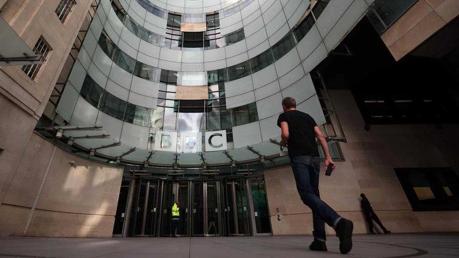 Starmer promete defender una BBC fuerte e independiente ante posible demanda de Trump Starmer promete defender una BBC fuerte e independiente ante posible demanda de Trump