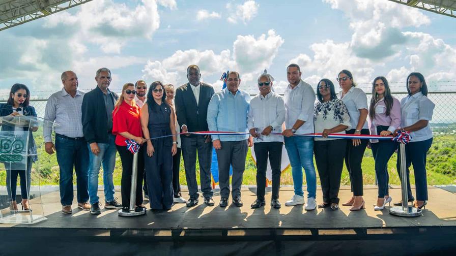 Cierran vertedero de Baní e inauguran relleno sanitario y estación de transferencia en Peravia
