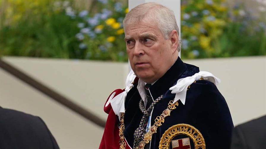 El expr&iacute;ncipe Andr&eacute;s invit&oacute; a Epstein y mujer rumana muy mona al palacio de Buckingham