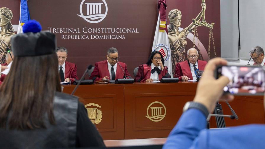El Tribunal Constitucional deja en fallo casos sobre fusión ministerial y salario doméstico El Tribunal Constitucional deja en fallo casos sobre fusión ministerial y salario doméstico