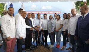 Ministro Kelvin Cruz inicia construcción de 11 techados multiusos en SDE con inversión de 300 millón