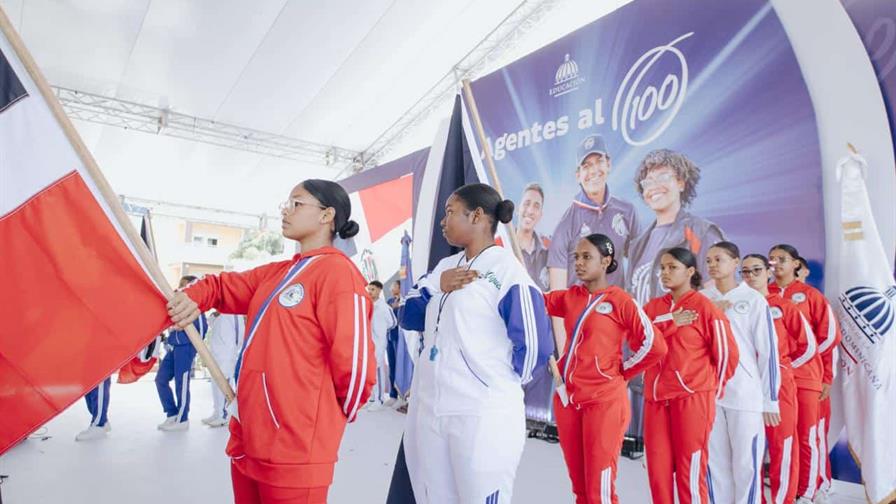 Minerd lanza voluntariado "Agentes al 100" para promover valores y liderazgo juvenil