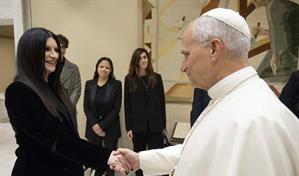 Laura Pausini regala una canción inédita a León XIV, que dice ser su fan