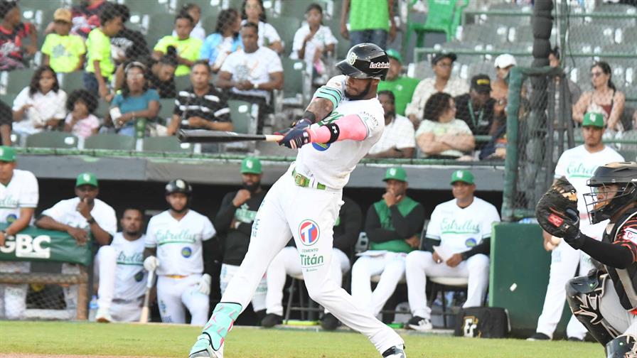 Estrellas remontan ante los Toros y se afirman en el tercer lugar