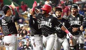 Los Leones del Escogido le lanzan nueve argollas al Licey en el Quisqueya