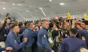 Manifestantes indígenas se enfrentan con la seguridad en la COP30