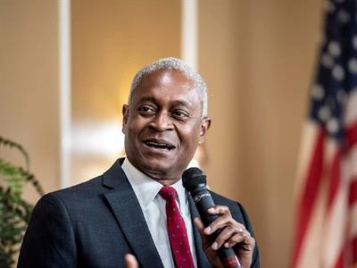 Raphael Bostic, presidente de la Fed de Atlanta, se retira