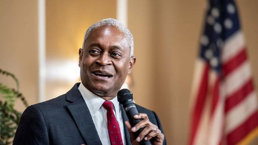 Presidente de la Fed de Atlanta se retira en plena ofensiva de Trump contra la entidad