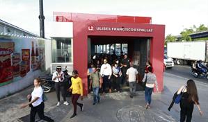 Estábamos vueltos locos: el blackout dejó varados a miles en el Metro de Santo Domingo