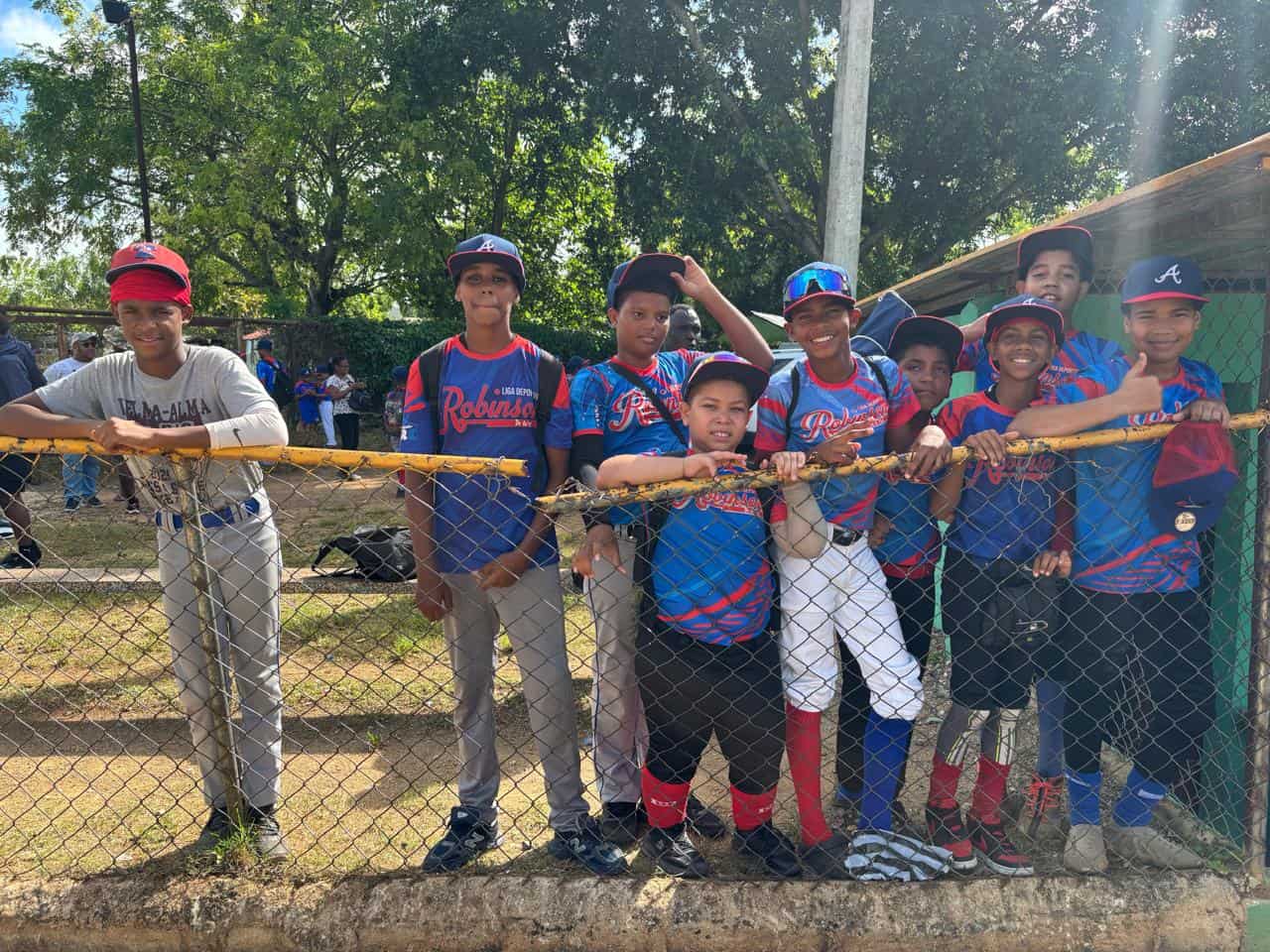 Parte de los pequeños peloteros.