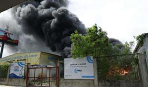 Se registra incendio en depósito de cables eléctricos en el kilómetro 14 de la Autopista Duarte