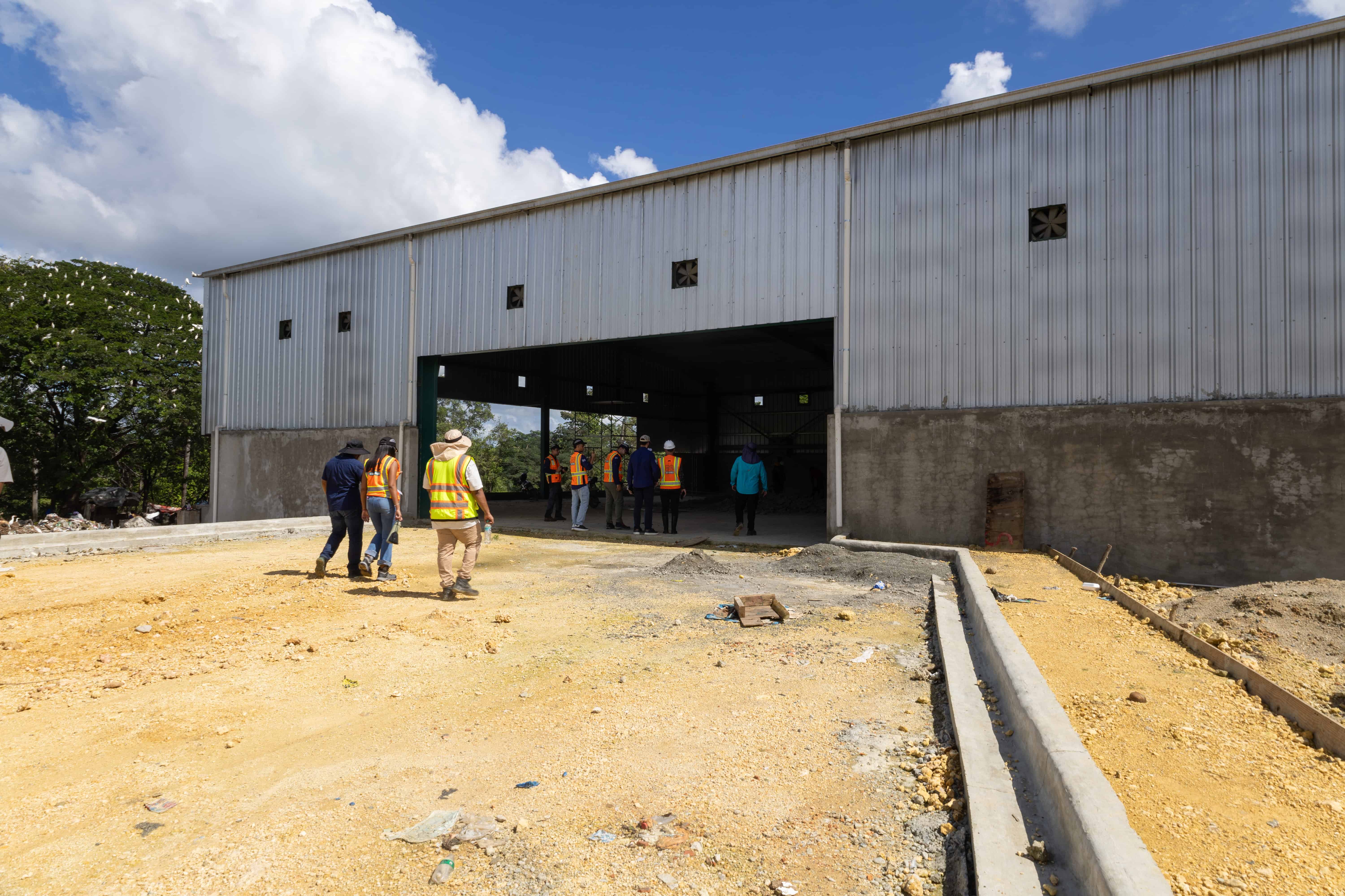 El galpón de depósito tiene 800 metros cuadrados.