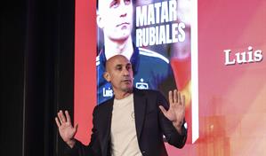 Expresidente de RFEF Luis Rubiales, atacado por su tío durante la presentación de su libro