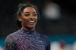La gimnasta Simone Biles explica por qu&eacute; decidi&oacute; hacerse un aumento de senos