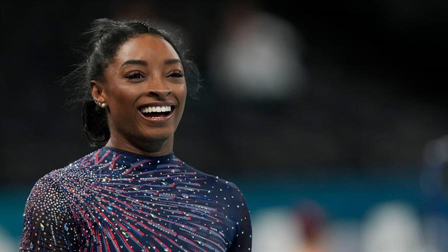 La gimnasta Simone Biles explica por qué decidió hacerse un aumento de senos