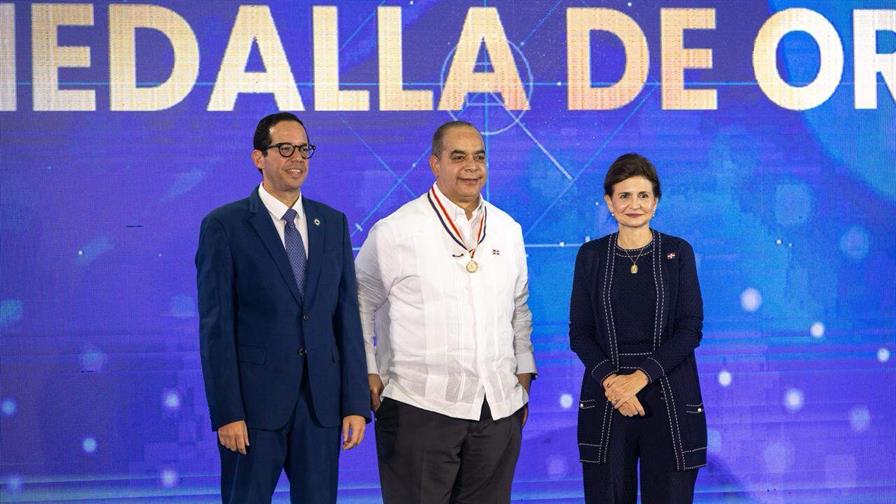 Ministerio de Relaciones Exteriores recibe máximo galardón en Premio Nacional a la Calidad Ministerio de Relaciones Exteriores recibe máximo galardón en Premio Nacional a la Calidad