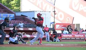 Jonrón de tres carreras de Franchy Cordero hace que los Leones ganen segundo de doble cartelera