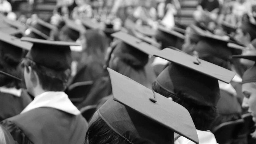 La realidad universitaria dominicana: graduados con honores para un mundo que ya no existe La realidad universitaria dominicana: graduados con honores para un mundo que ya no existe