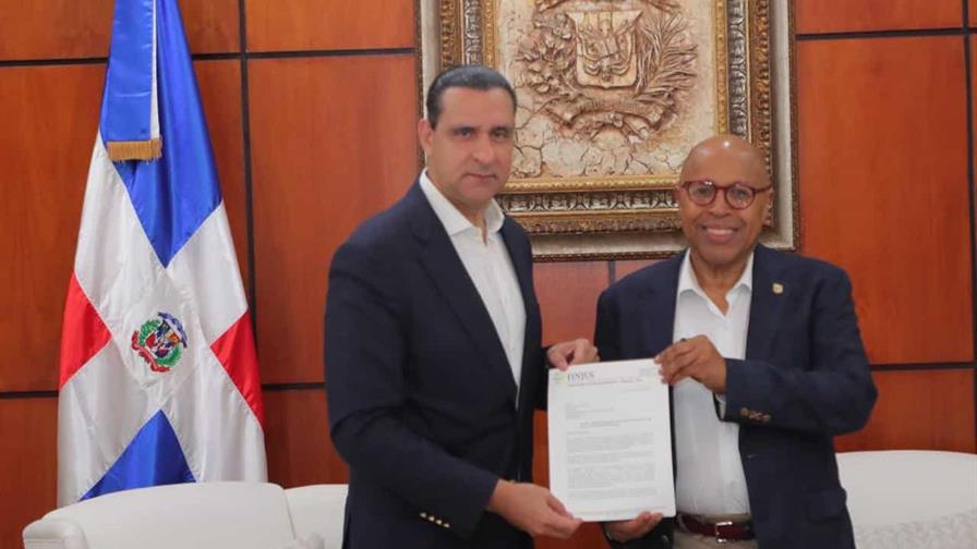 Finjus entrega a los diputados sus observaciones al proyecto de nuevo Código Procesal Penal Finjus entrega a los diputados sus observaciones al proyecto de nuevo Código Procesal Penal