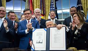 Fin de Obamacare y cláusula sorpresa sobre asalto el Capitolio marcan fin del cierre gubernamental