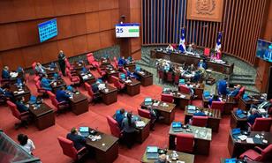 Senado crea comisión para estudiar observaciones de Abinader a la Ley de Residuos Sólidos