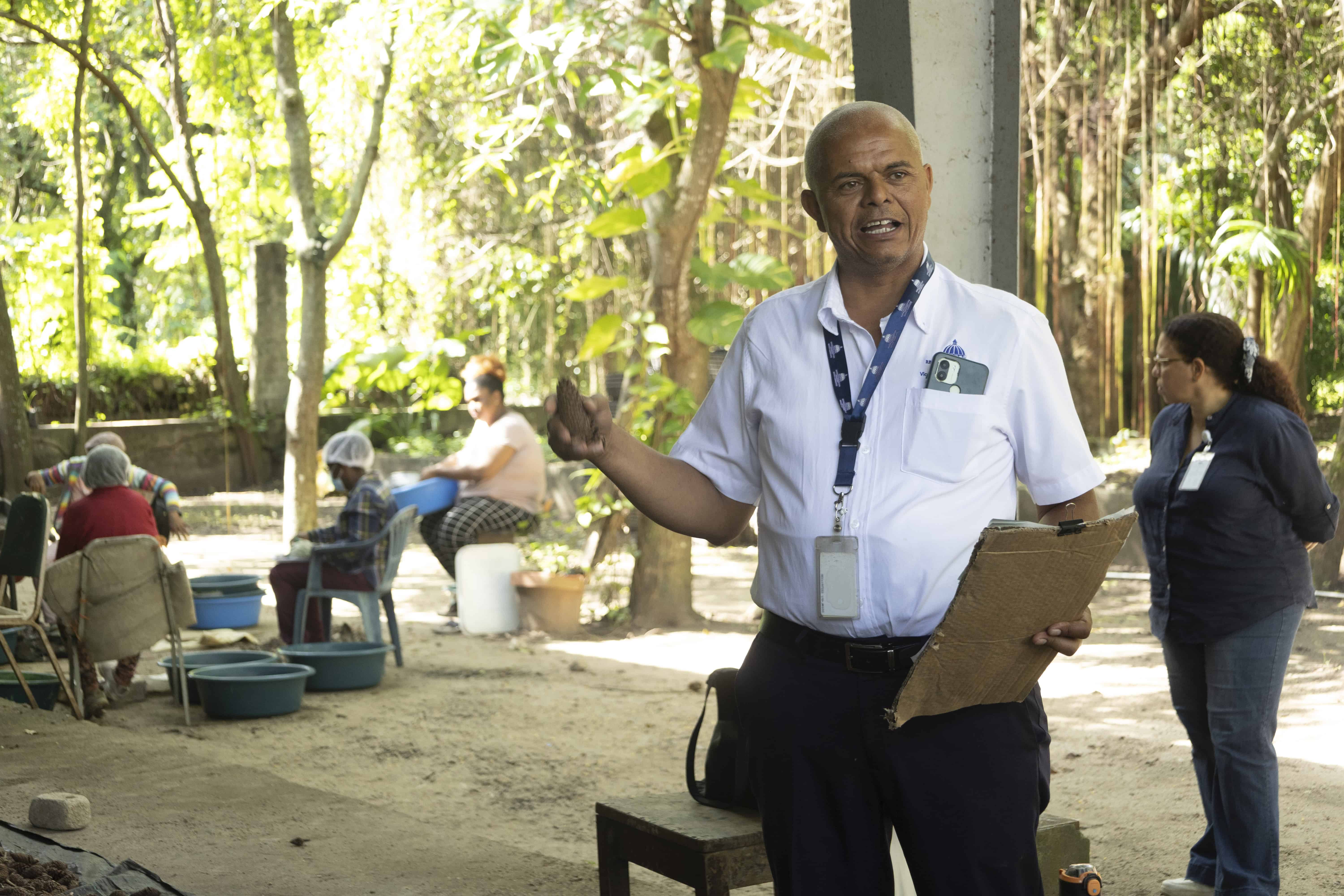 Porfirio Peralta, encargado de la División de Recolección del banco.