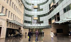 La BBC vive su semana más amarga en su año más complicado