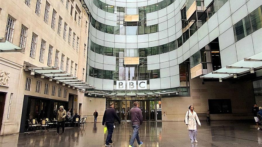 La BBC vive su semana más amarga en su año más complicado