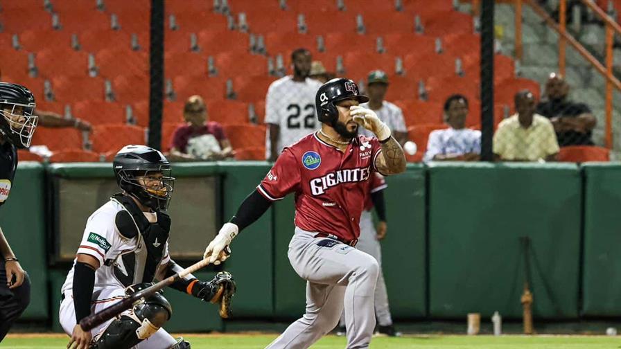 Los Gigantes del Cibao vencieron a los Toros del Este en el Micheli Los Gigantes del Cibao vencieron a los Toros del Este en el Micheli