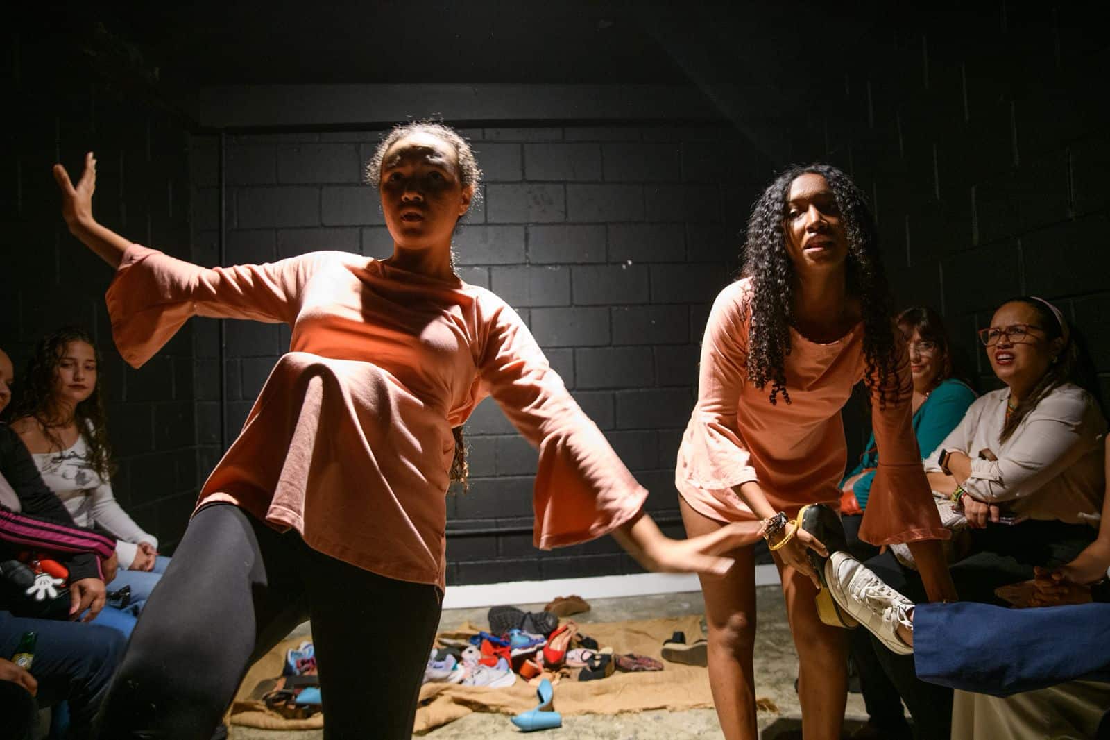 Lorena Oliva presenta obras que abordan la violencia contra la mujer en microteatro