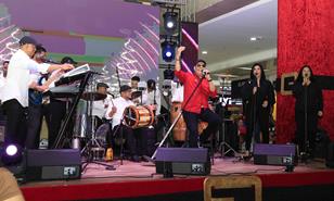 Sambil da la bienvenida a la Navidad con un vibrante encendido y merengue de Fernando Villalona