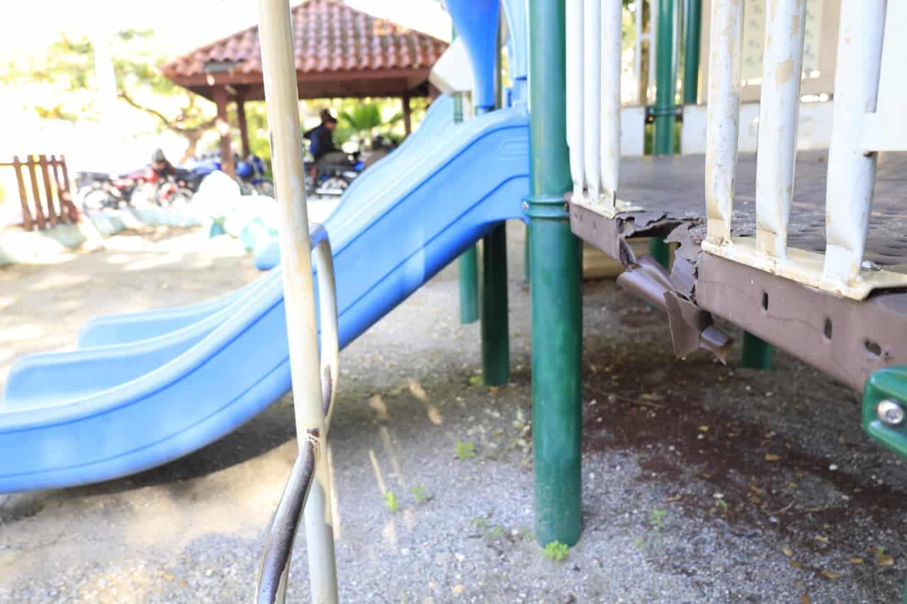 Juego infantil deteriorado.