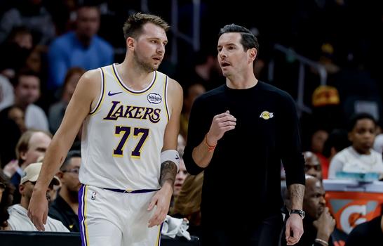 JJ Redick, coach de los Lakers, se&ntilde;ala que los &aacute;rbitros tuvieron que ver en rev&eacute;s ante Detroit