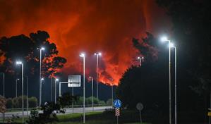 Una fuerte explosión en polo industrial cerca del principal aeropuerto de Argentina