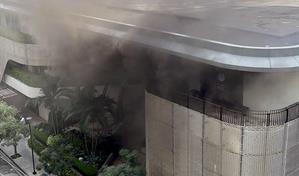 Se registra incendio en una plaza del ensanche Naco; tres personas resultaron afectadas